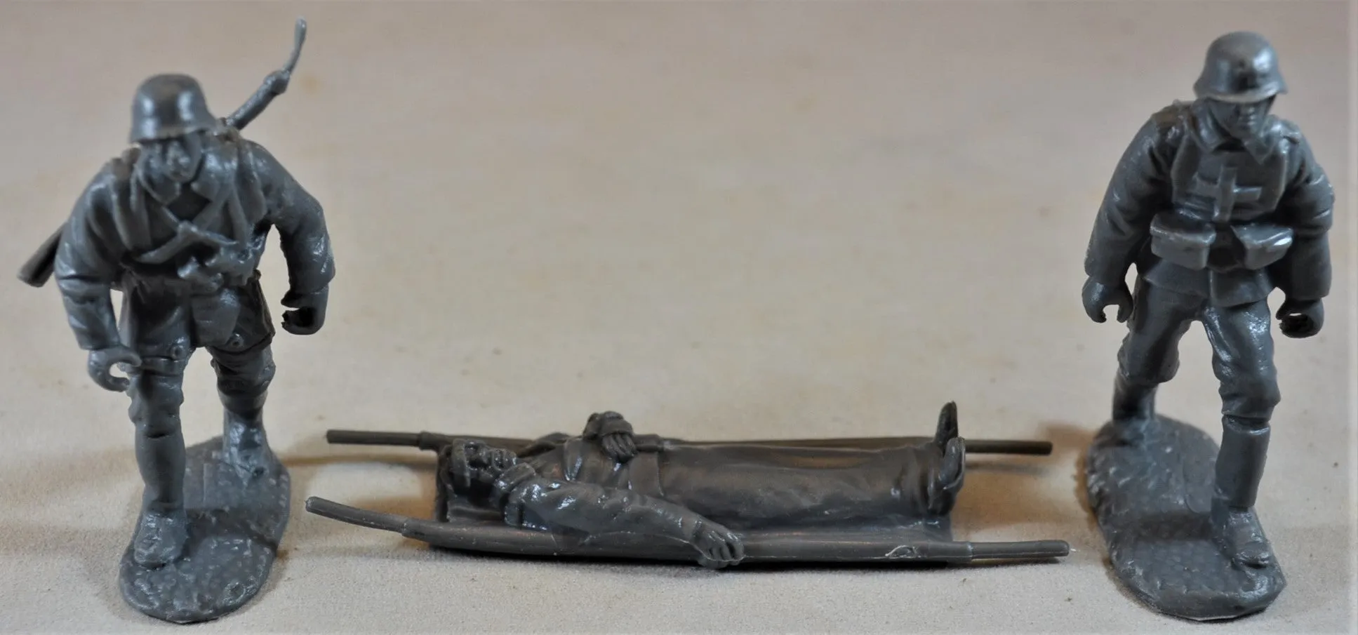 Classic Toy Soldiers World War II German Medical Team