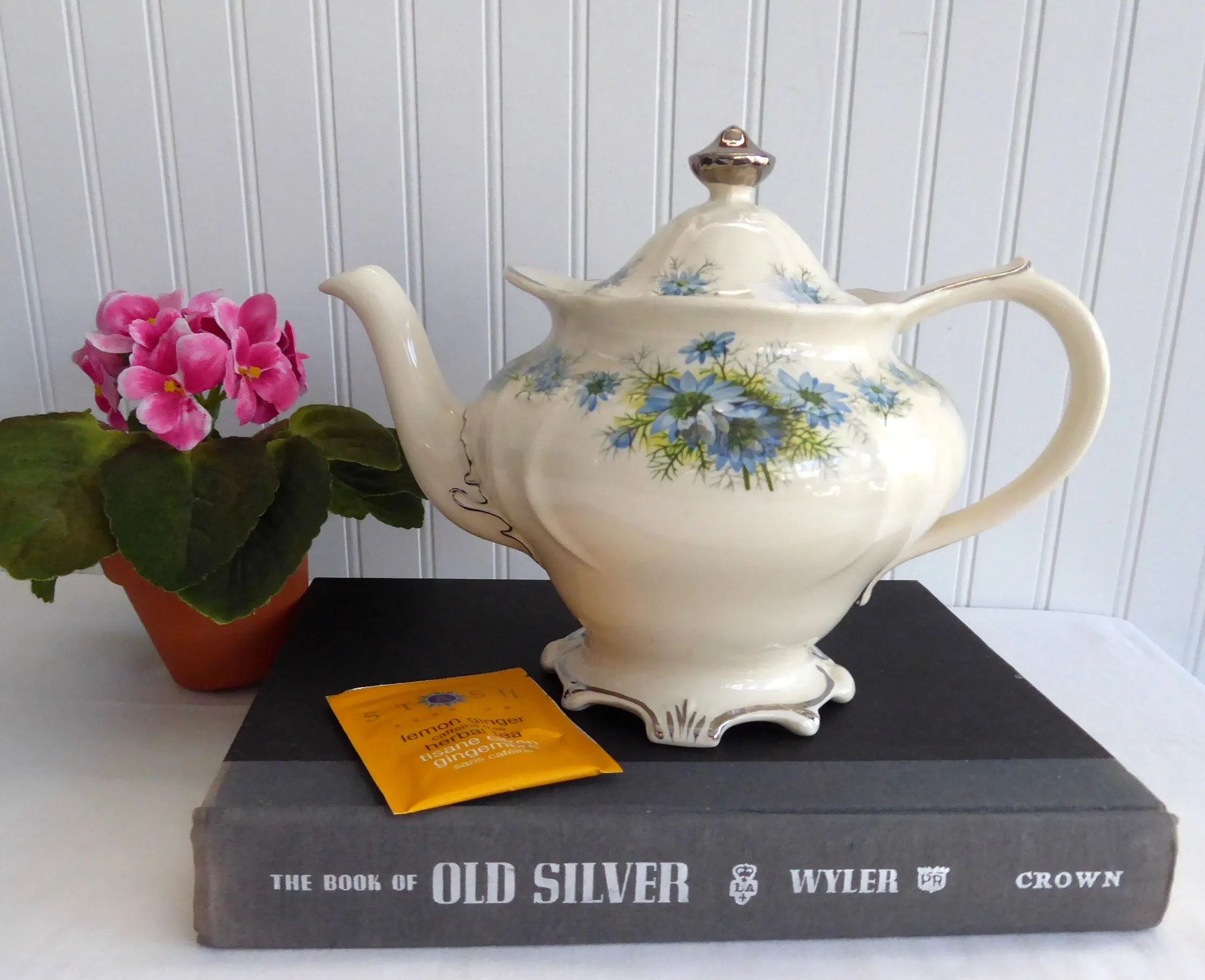 Gorgeous Sadler Teapot Victorian Shape Cornflowers Blue Platinum 1940s Large 4-6 Cups