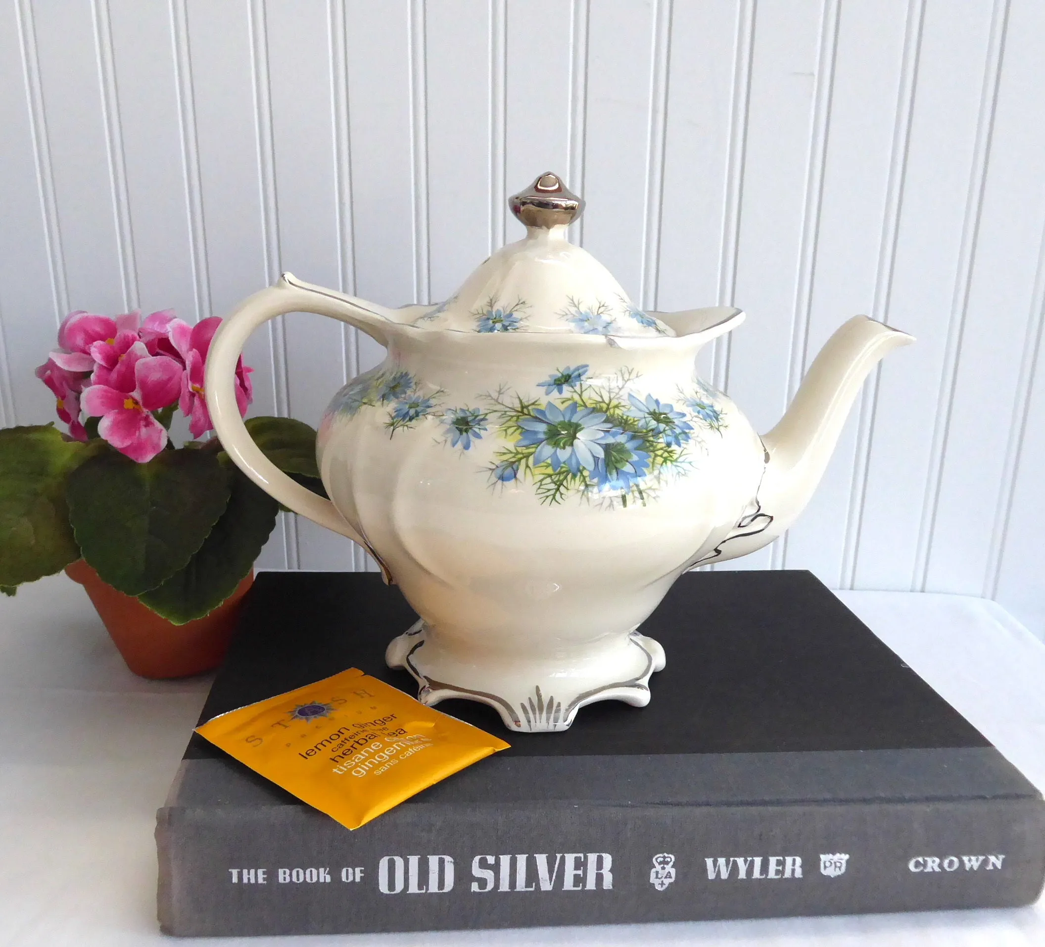 Gorgeous Sadler Teapot Victorian Shape Cornflowers Blue Platinum 1940s Large 4-6 Cups
