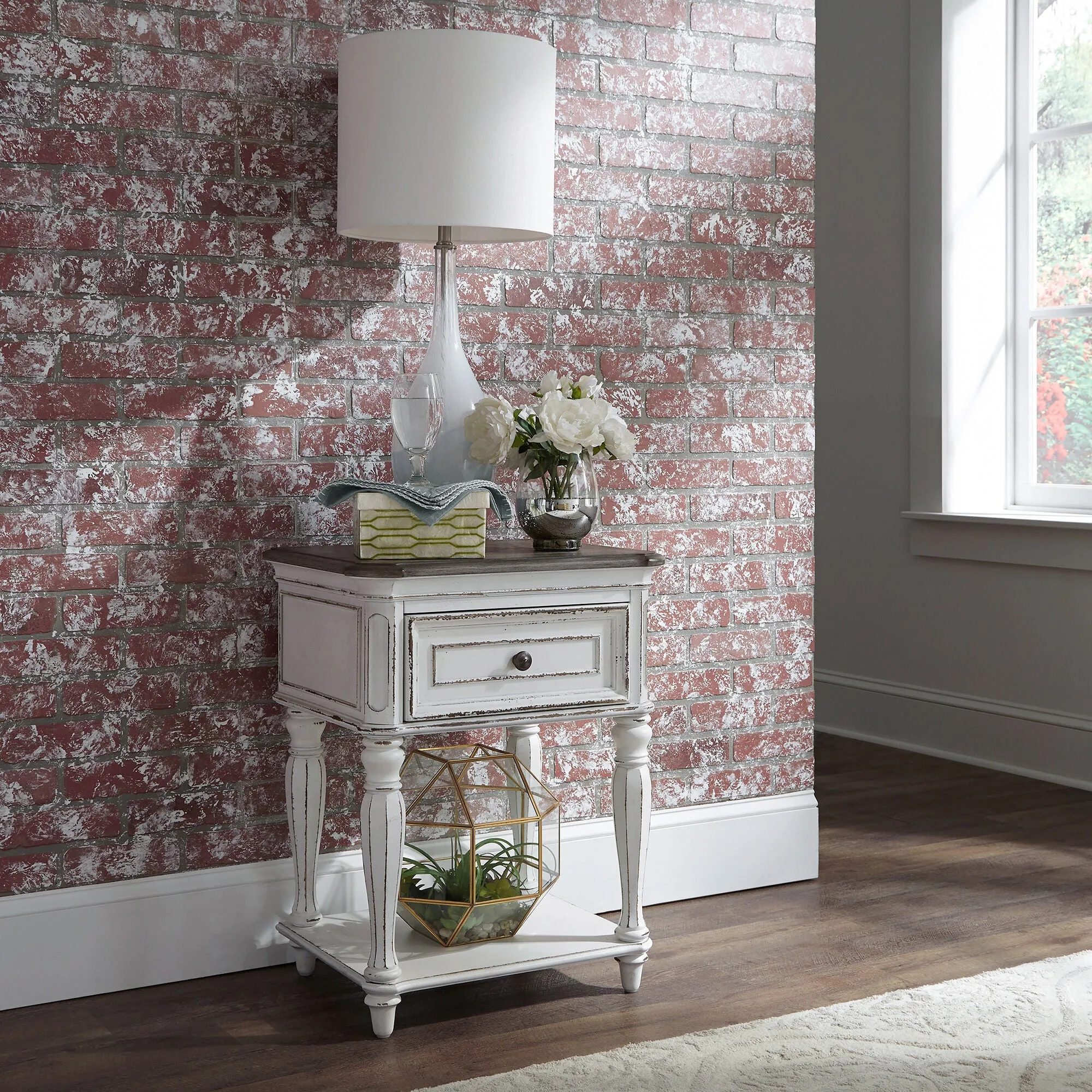 Magnolia Manor 1 Drawer Nightstand
