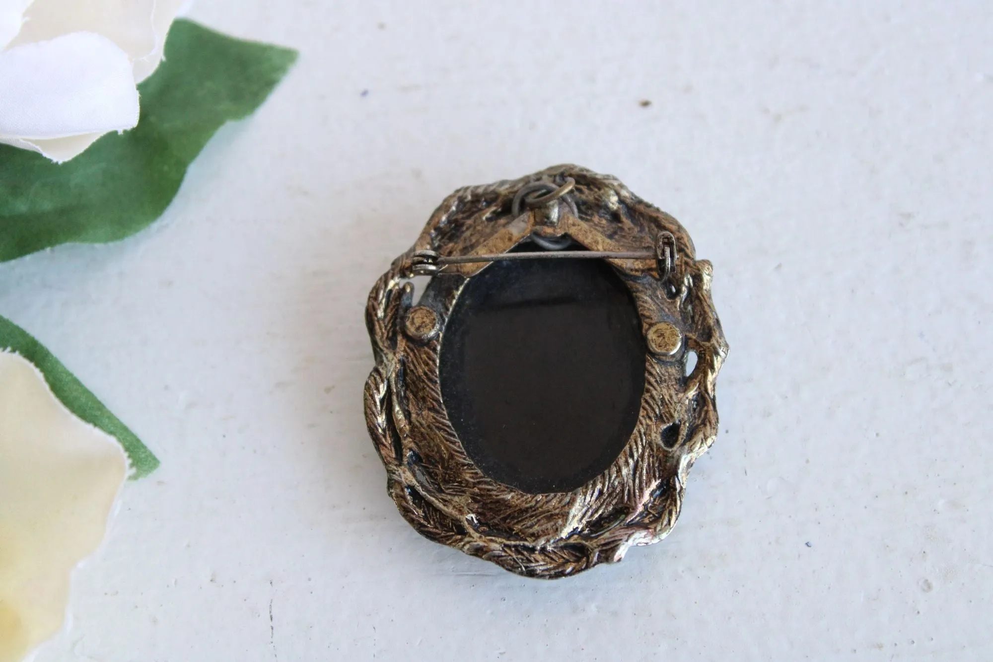 Vintage Antiqued Gold Tone Cameo Brooch