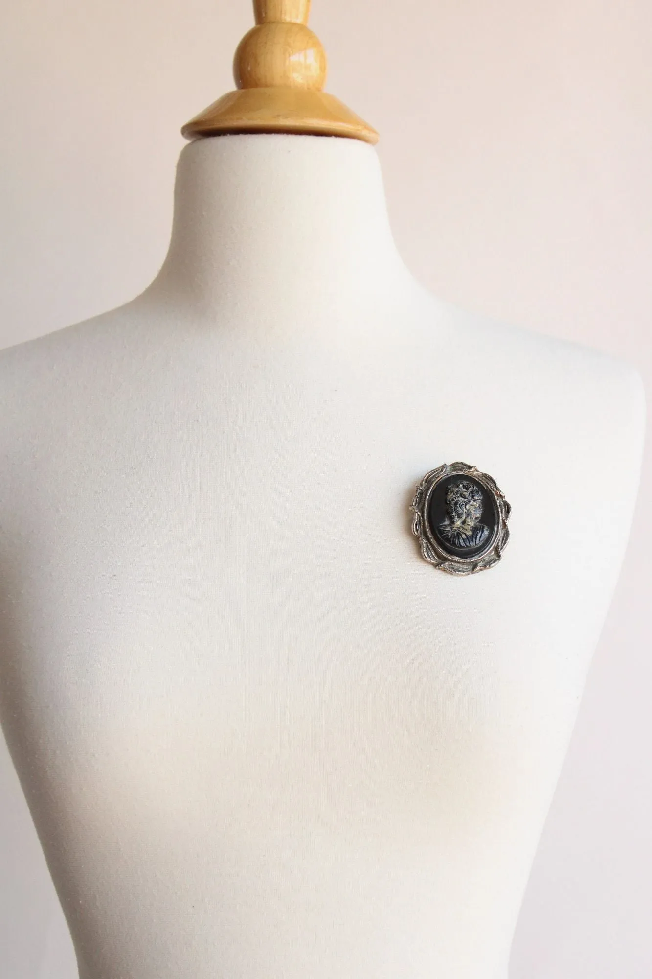 Vintage Antiqued Gold Tone Cameo Brooch