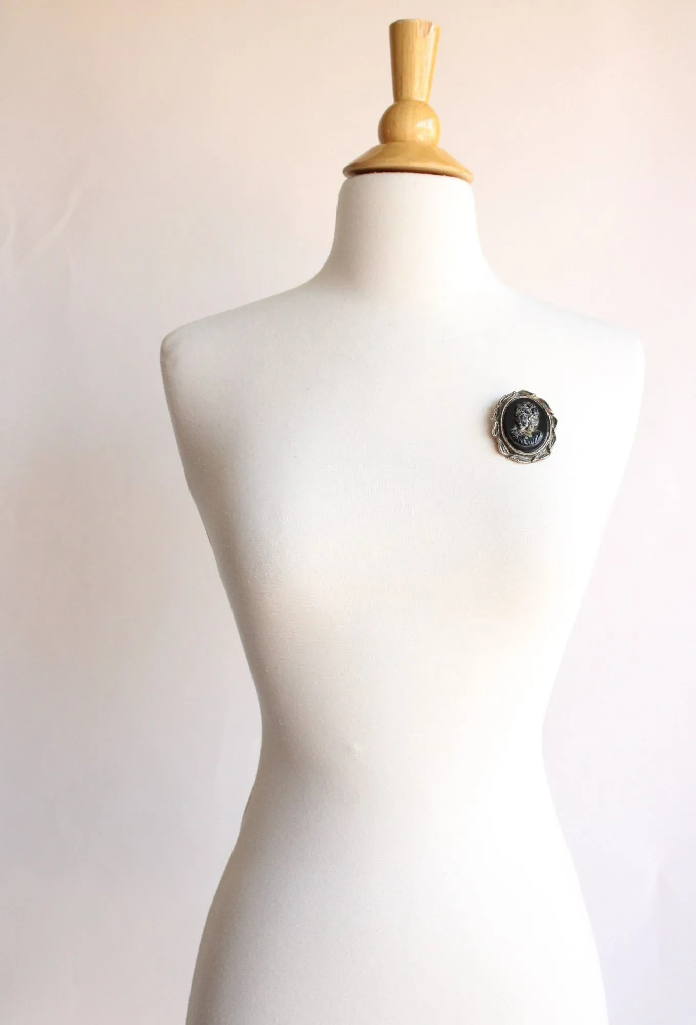 Vintage Antiqued Gold Tone Cameo Brooch