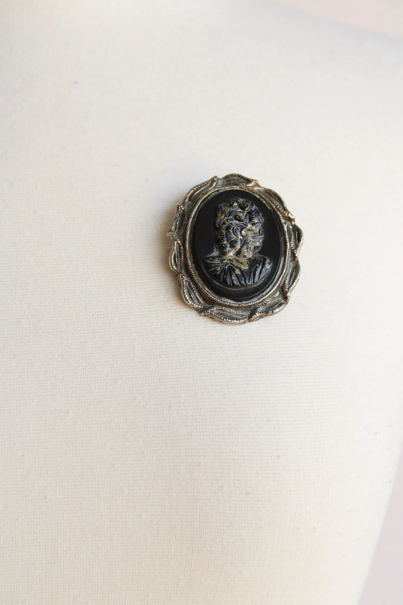Vintage Antiqued Gold Tone Cameo Brooch