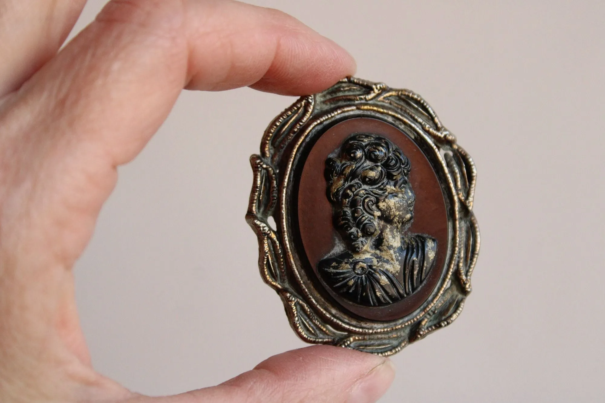 Vintage Antiqued Gold Tone Cameo Brooch