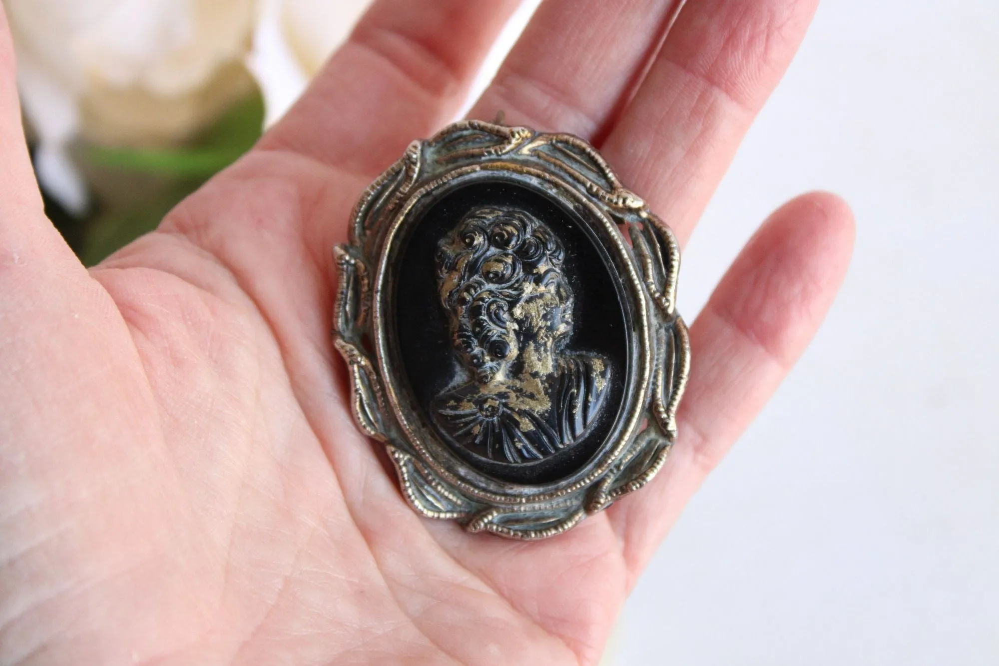 Vintage Antiqued Gold Tone Cameo Brooch