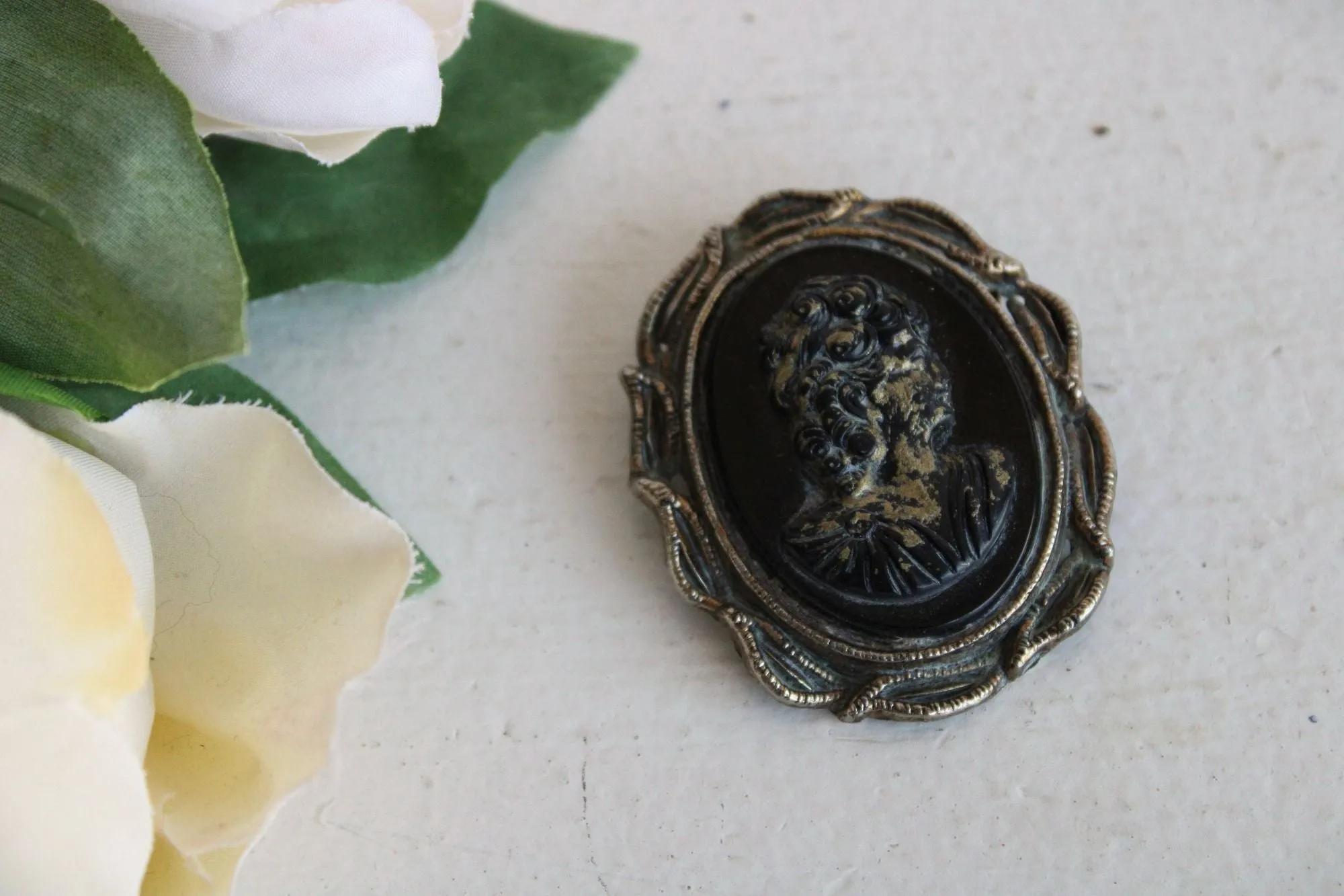 Vintage Antiqued Gold Tone Cameo Brooch
