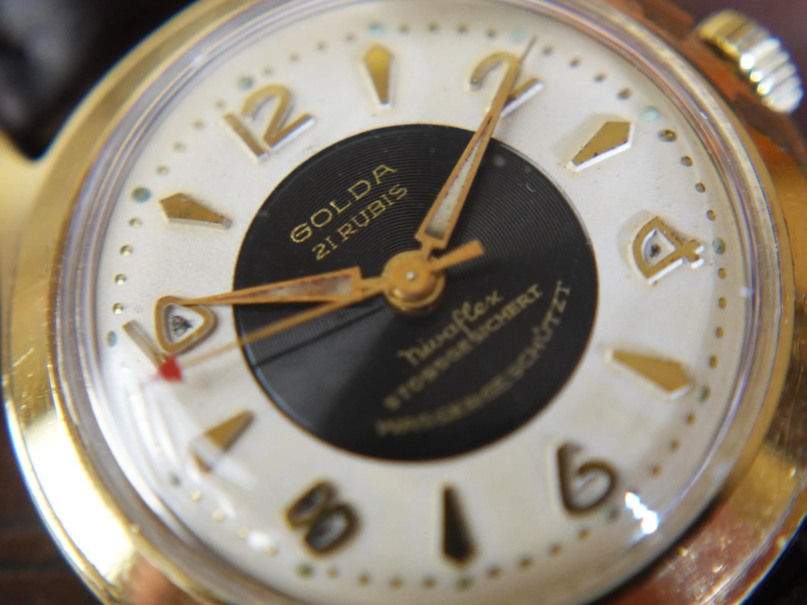 Vintage Golda  21 Jewel Mens Watch - Working