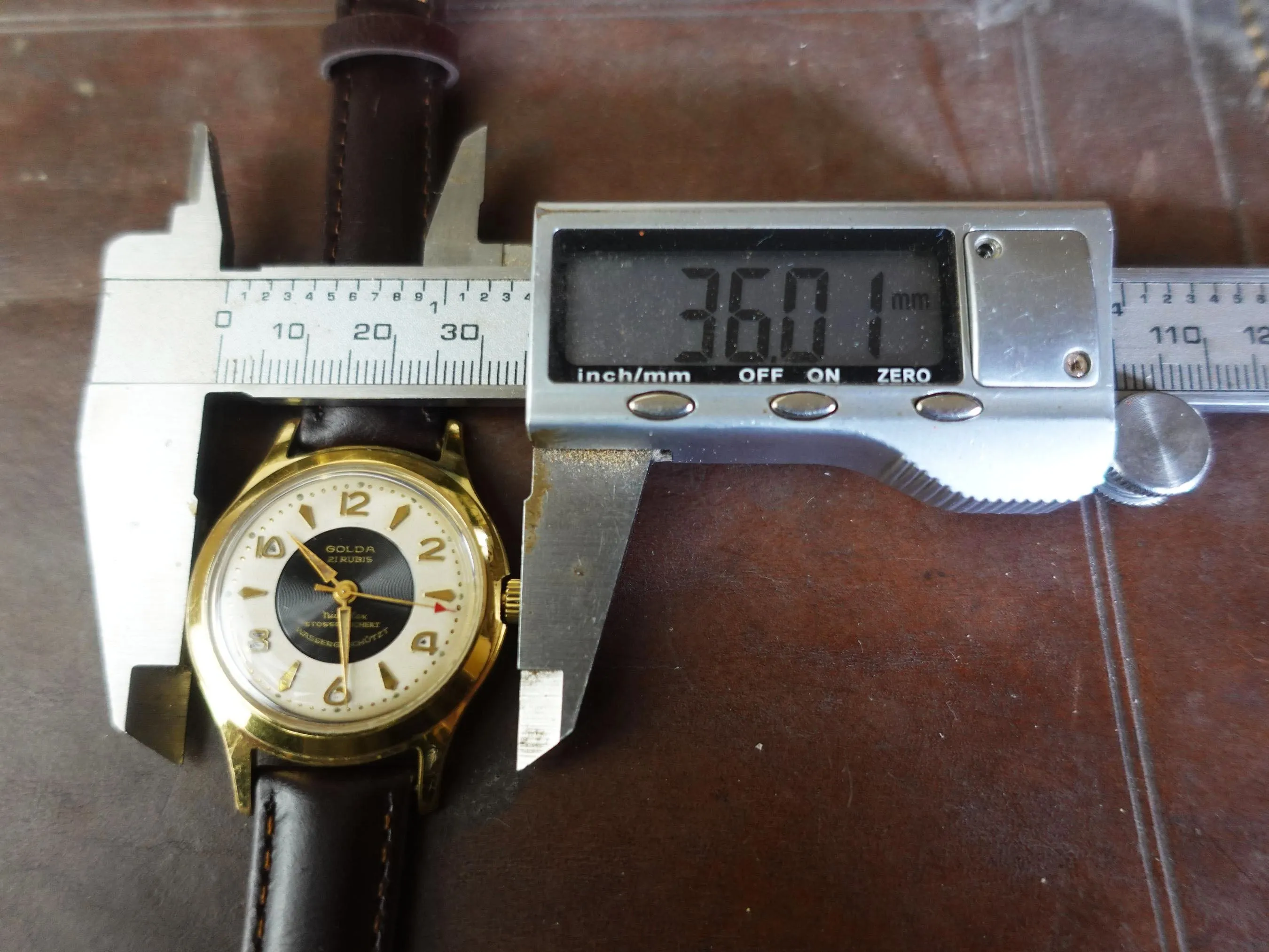 Vintage Golda  21 Jewel Mens Watch - Working