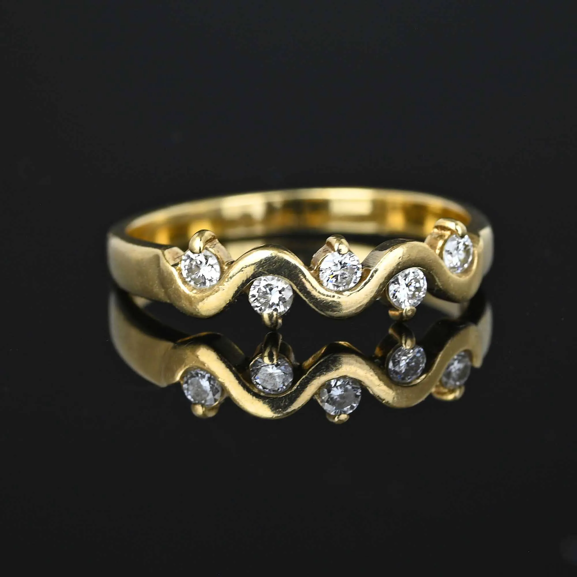 Vintage Zig Zag Diamond Wave Ring in Gold